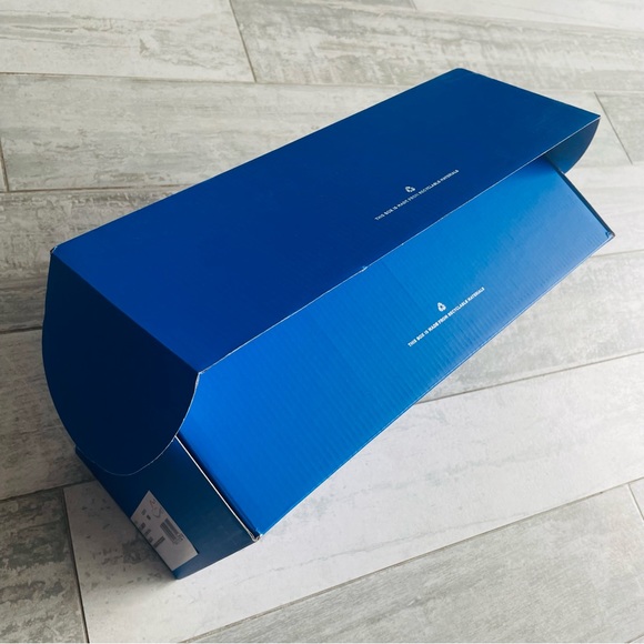 VINCE CAMUTO ROYAL BLUE EMPTY SHOEBOX - Picture 4 of 14